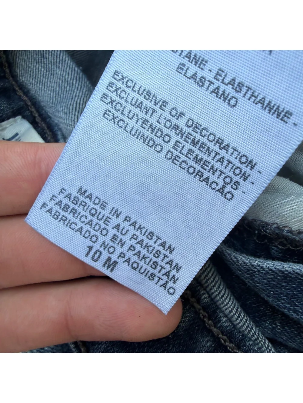 Levis item hems light
